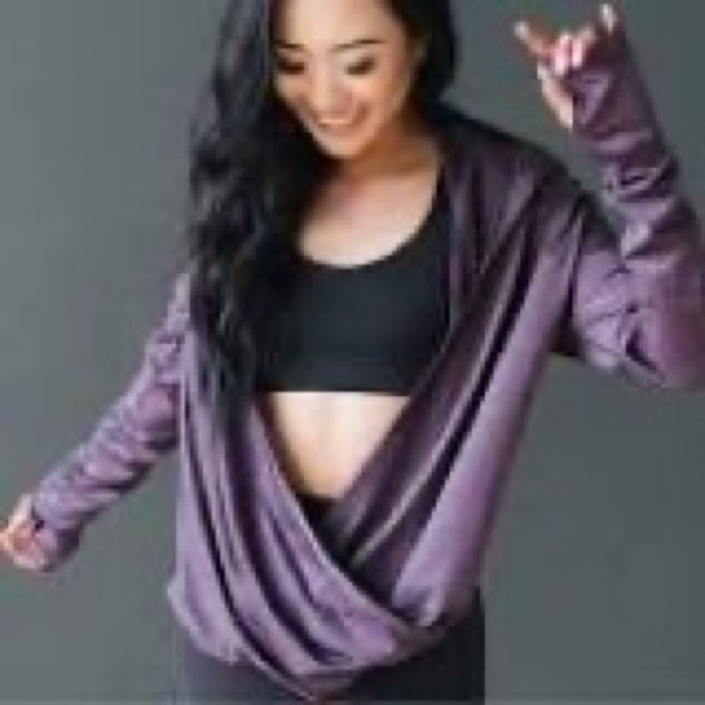 Zyia purple yoga shawl- size large